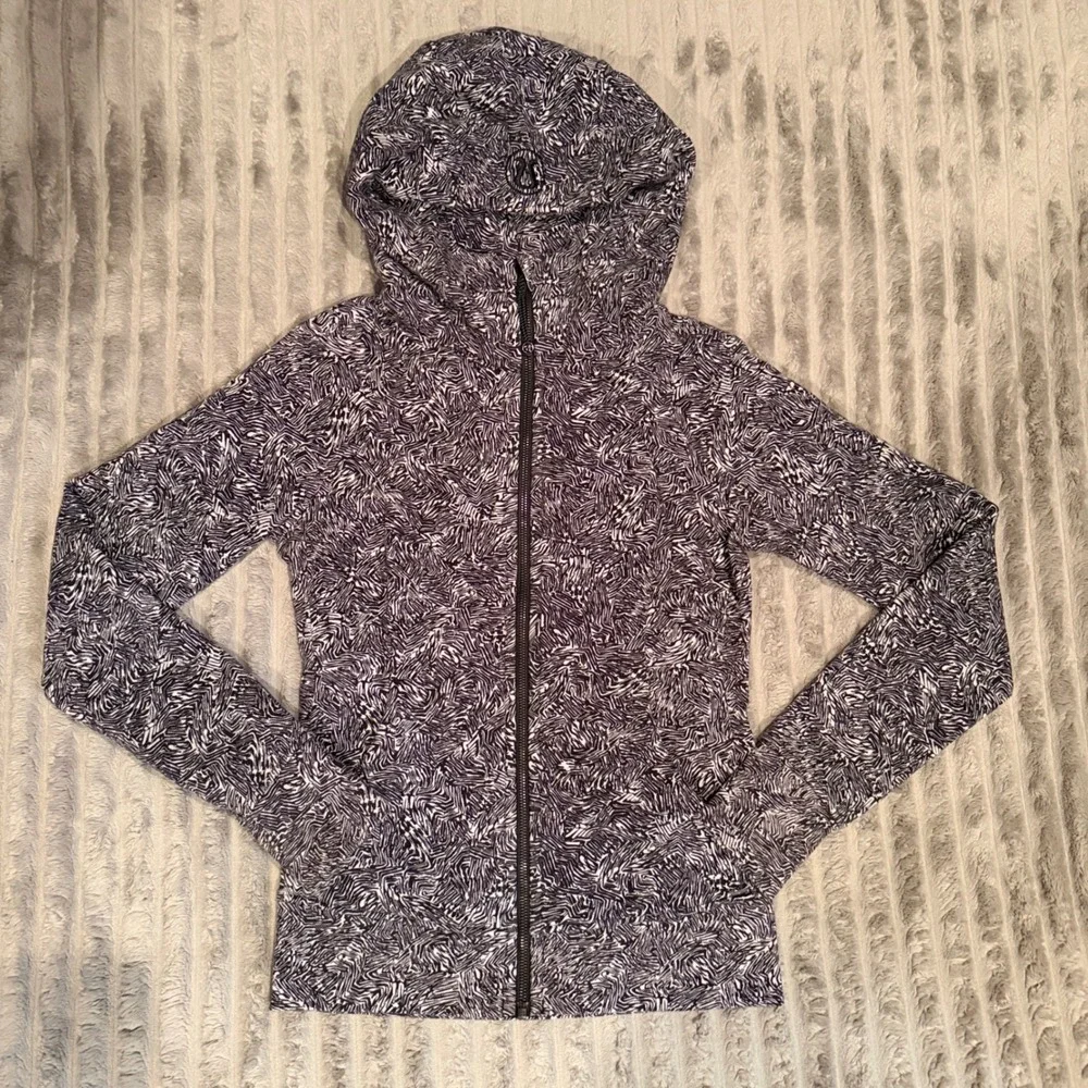 Lululemon Scuba Full Zip Hoodie Offbeat Alpine Black White Print LW4BQDS Size 4